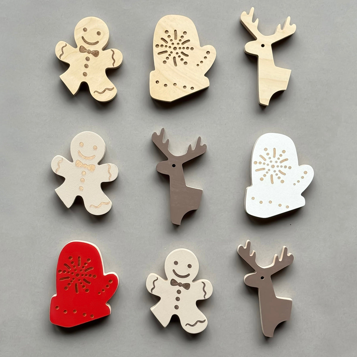 Handcrafted wooden wall hooks in playful Christmas shapes — gingerbread man, reindeer, and mitten. Perfect festive nursery décor or kids’ room decoration. Ideal as a baby gift, Christmas present, or eco-friendly holiday wall accessory for Scandinavian-style interiors.